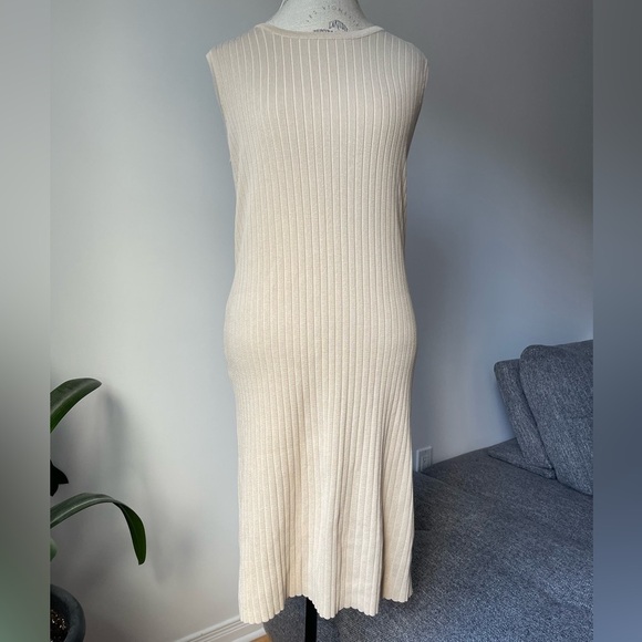 Dresses & Skirts - Cream knitted sleeveless midi dress